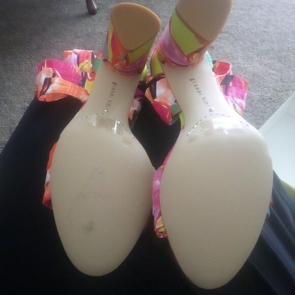 Gianni Bini Heels (U.S. Size 8M) - Picture 3 of 6
